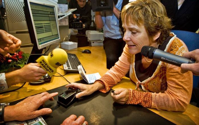 DEN HAAG – Staatssecretaris Bijleveld van Binnenlandse Zaken moet in de Tweede Kamer haar uitspraken over ingrepen in de lonen en andere arbeidsvoorwaarden van onderwijzers en politieagenten komen uitleggen. Foto ANP