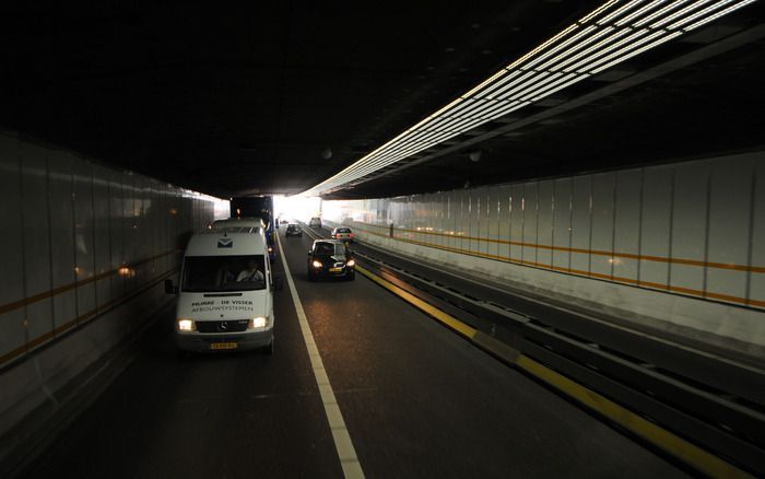 Vlaketunnel als eerste ter wereld volledig met led verlicht. Foto Willem Woznitza