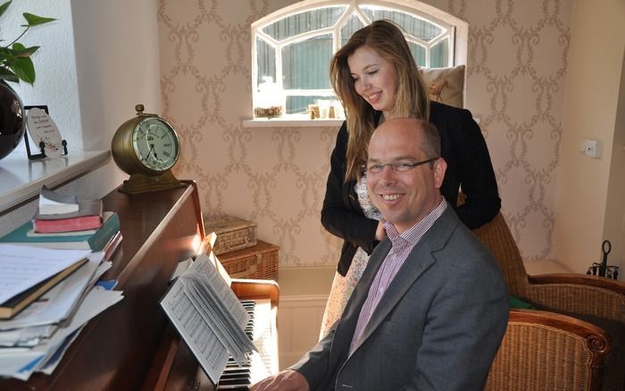 ZEIST – Jacco van Delden en zijn dochter Elsa organiseren op Bevrijdingsdag in Zeist een grootse muziekdag. - Foto stichting OneDay