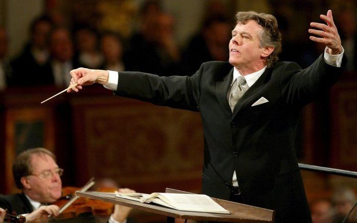 Mariss Jansons, chef dirigent van het Koninklijk Concertgebouworkest, werd onlangs 65 jaar. De Letse topmusicus staat bekend als een heel gewone man. „Iemand die de muziek vooropstelt en niet zichzelf.” Foto EPA