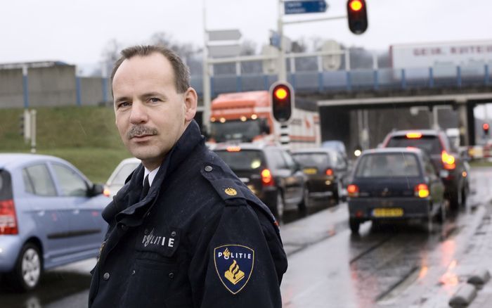 WEZEP – Brigadier Henk van der Weerd zou zelf het loonbod van minister Ter Horst van Binnenlandse Zaken aanvaarden. „Ik zou zeggen: Accepteer dit, zeur niet verder.” Foto Dick Vos