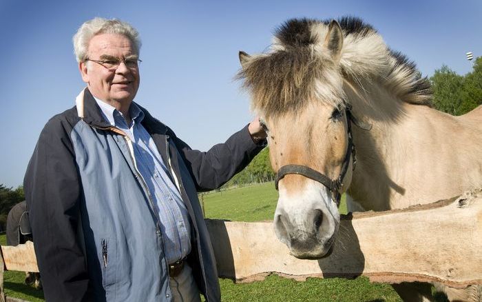 HOLTEN – Prof. dr. ir. Egbert Schuurman breekt een lans voor een Bijbelse omgang met beesten. „Als mensen kwaad bedrijven, lijden dieren mee.” Foto Studio81