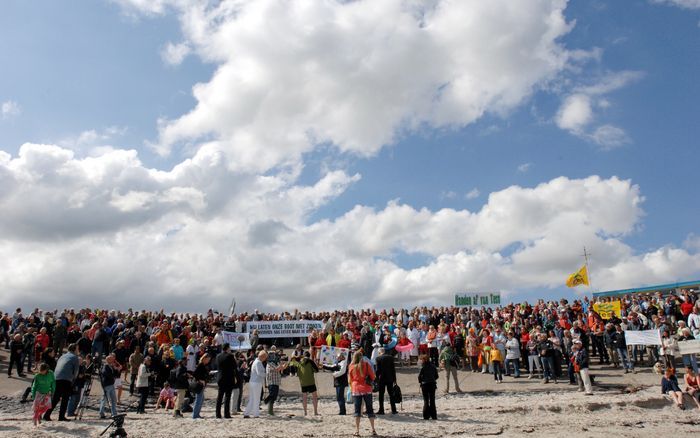 TEXEL - Duizend mensen protesteerden afgelopen week om zo de Teso-veerdienst te behouden. Foto ANP