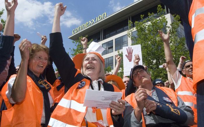 DEN HAAG (ANP) – Reizigers moeten ernstig rekening houden met een totale staking in het streekvervoer in grote delen van het land. Die begint maandag en het is volstrekt onduidelijk hoe lang ze gaat duren. Foto ANP