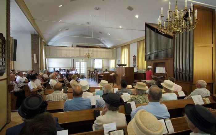 ’t LOO – In de Maranathakerk in ’t Loo (Oldebroek) had woensdagmiddag de zomersamenkomst van de Bond van Hervormde Mannenverenigingen op Gereformeerde Grondslag (streek Nunspeet) plaats. Ds. J. C. den Ouden en ds. J. van Dijk spraken over het thema ”Evang