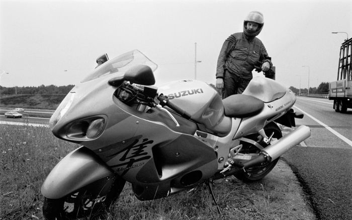 „De huidige voertuigtechniek, in combinatie met welvaart, geeft mensen de gelegenheid te beschikken over voertuigen met absurde vermogens en acceleratiewaarden.” Foto Erik Kottier