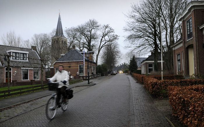 MARSSUM – De stilte in de Friese dorpen Cornjum, Jelsum en Marssum dreigt verstoord te worden door de komst van de JSF naar vliegbasis Leeuwarden. Foto: dorpscentrum van Marssum. Foto Frans Andringa