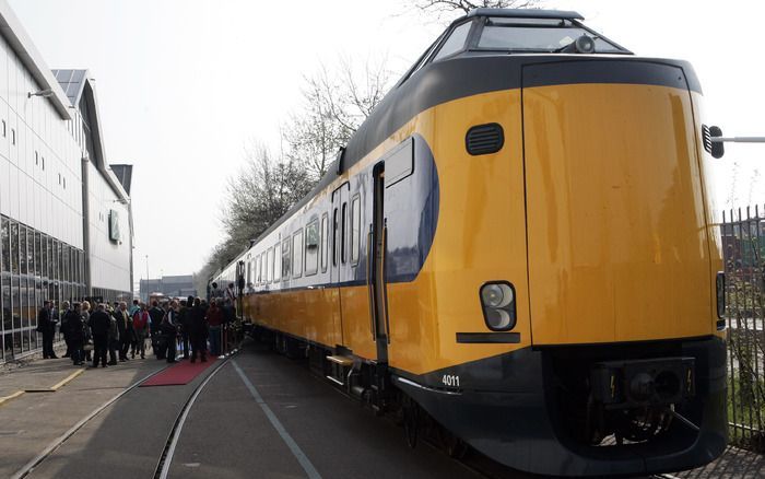 Politici en inwoners van Hoogeveen bepleiten het behoud van een rechtstreekse treinverbinding van de Drentse plaats met de Randstad. Vrijdag worden ingezamende handtekeningen overhandigd aan de NS-directie. Foto ANP