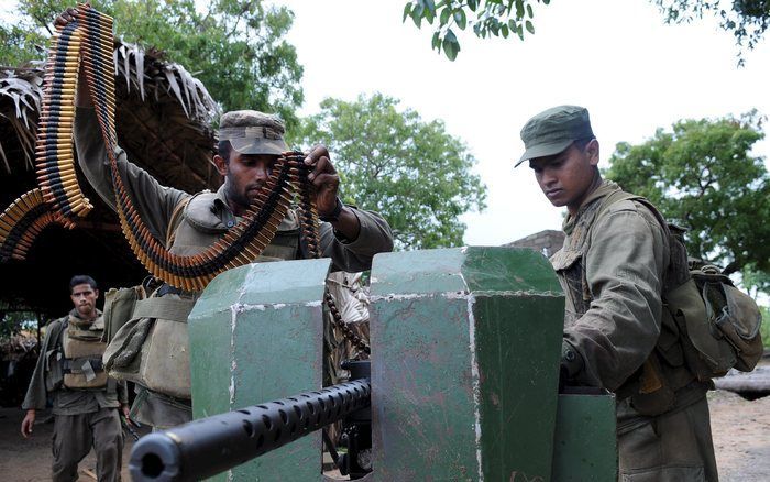 COLOMBO/NEW YORK – De zogenoemde ’no fire zone’ op Sri Lanka, waar tienduizenden burgers klem zitten tussen het leger en de Tamil Tijgers, is een van de gevaarlijkste plekken op aarde. Dat stelde de mensenrechtenorganisatie Human Rights Watch (HRW) vrijda