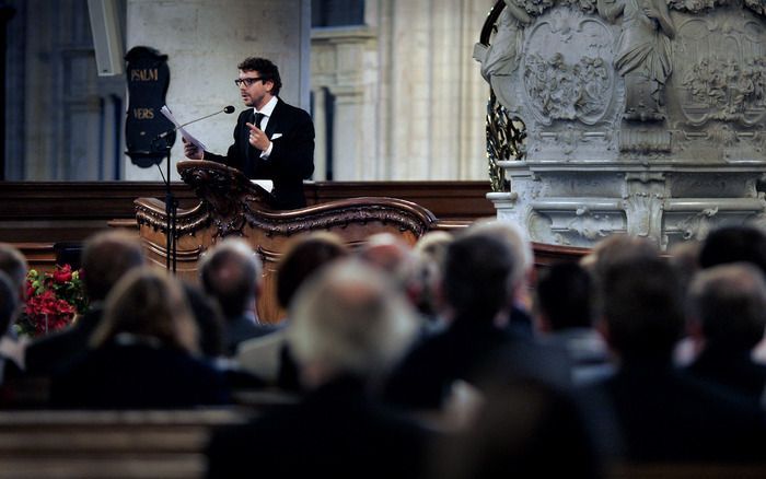 Dichter des Vaderlands Ramsey Nasr bij de opening van de Calvijntentoonstelling in Dordrecht. Foto Victor van Breukelen