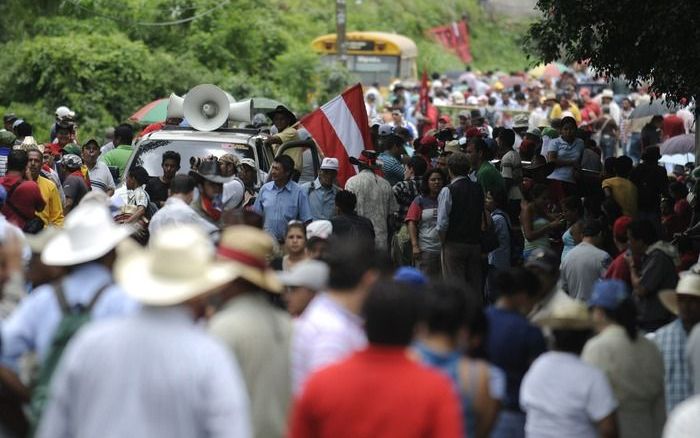 TEGUCIGALPA – De regering van Honduras heeft het uitgaansverbod opgeheven dat twee weken geleden, na de afzetting van president Manuel Zelaya, werd ingesteld. De interim-regering maakte dit zondag via radio en televisie bekend. Foto: EPA