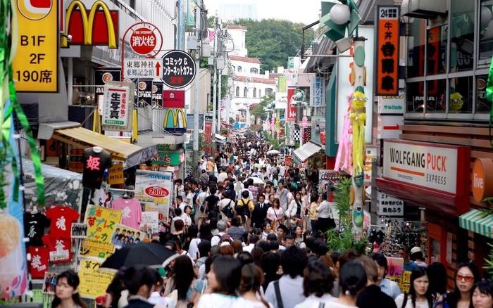 TOKYO - Straatbeeld Tokyo. - Foto EPA