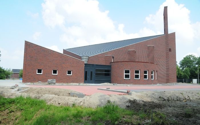 EMMELOORD – De gereformeerde gemeente van Emmeloord neemt volgende week woensdag haar nieuwe kerkgebouw in gebruik. Het oude gebouw voldeed niet meer aan de brandveiligheidseisen en had te weinig zitplaatsen. Foto A. Koster