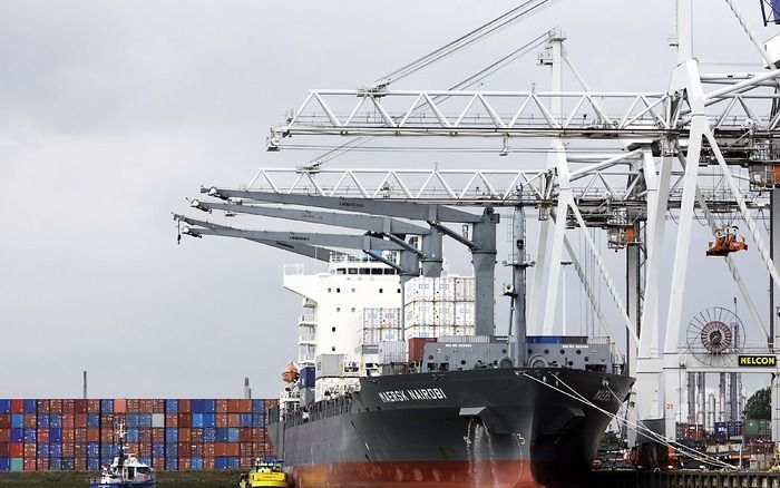 ROTTERDAM – Er is iets moois gegroeid tussen het Havenbedrijf Rotterdam en Milieudefensie. De van oudsher gezworen vijanden trekken nu samen op in de aanloop naar de VN-conferentie over het klimaat in Kopenhagen. Foto ANP