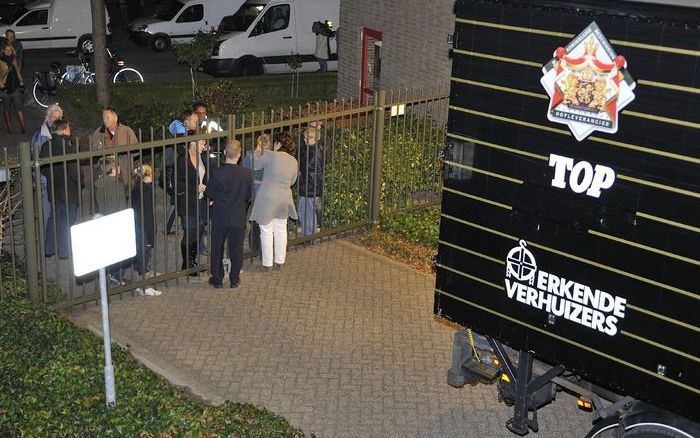 Een verhuiswagen dinsdagavond bij het Scheringa Museum voor Realisme in Spanbroek. Gedurende de avond zijn er verschillende kunstwerken in vrachtwagens geladen. Volgens woordvoerder Charles Huijskens van de curatoren van DSB Bank heeft ABN Amro de deurwaa