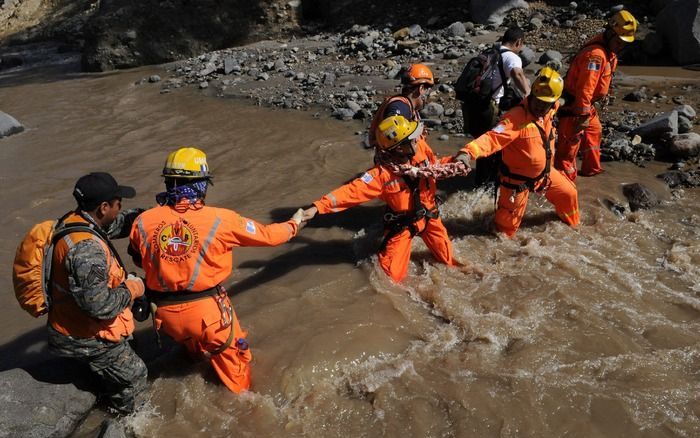 SAN SALVADOR - Het dodental in het Midden-Amerikaanse land El Salvador is verder opgelopen naar 152. Tientallen mensen worden nog vermist als gevolg van zware regenval die afgelopen weekeinde aardverschuivingen en overstromingen veroorzaakte, meldde een h