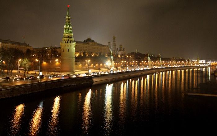 MOSKOU - De rivier de Moskwa met de zijkant van het Kremlin in Moskou. Foto ANP