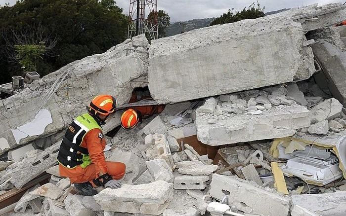 PORT–AU–PRINCE – Opnieuw angst en paniek in Haïti op het Caraïbische eiland Hispaniola. Acht dagen na de verwoestende aardbeving die dood en destructie zaaide, is het land opnieuw getroffen door een krachtige aardschok. Foto EPA