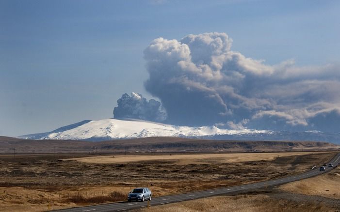 REYKJAVIK - De vulkaan die vorige week uitbarstte. Foto EPA