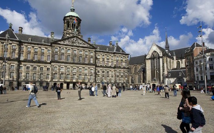 AMSTERDAM - Het Amsterdamse college beoordeelt het Scharlaken Koord op de eisen van kwaliteit, professionaliteit en neutraliteit bij de uitvoering van het door de gemeente gesubsideerde uitstapproject voor prostituees. Op de foto het paleis op de Dam. Fot