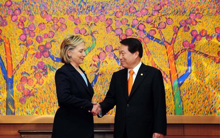 SEOUL - De Amerikaanse minister van Buitenlandse Zaken, Hillary Clinton, is woensdag in de Zuid–Koreaanse hoofdstad Seoul aangekomen. Ze kwam uit Peking waar de VS en China een tweedaags topoverleg voerden. Foto EPA