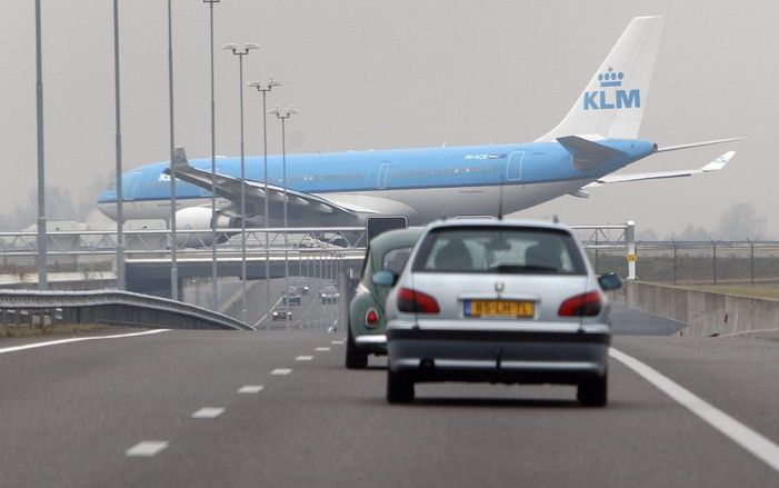 Het stelsel van geluidsnormen dat omwonenden van Schiphol moet beschermen tegen overlast moet aangepast worden. Foto ANP