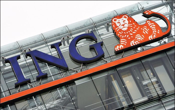 AMSTERDAM – Nationale–Nederlanden, Postbank en RVS, alle dochterbedrijven van bankverzekeraar ING, willen polishouders compenseren voor teveel betaalde kosten bij beleggingsverzekeringen, de zogenoemde woekerpolissen. De ING–dochters zijn bereid 365 miljo