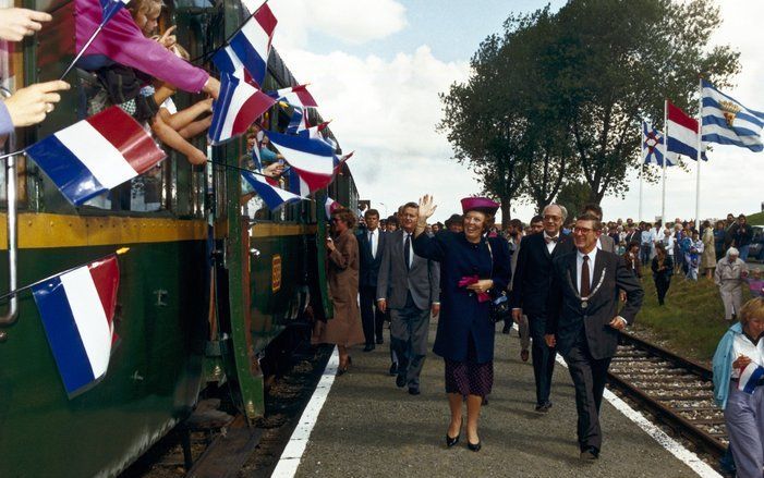 Koningin Beatrix bezocht in 1989 de zak van Zuid-Beveland. Daarbij maakte ze ook een rit met een historische trein, over het baanvak tussen Goes en Hoedekenskerke. Het tracé maakt deel uit van het vroegere lokaalspoor door Zuid-Beveland. Een gedeelte daar