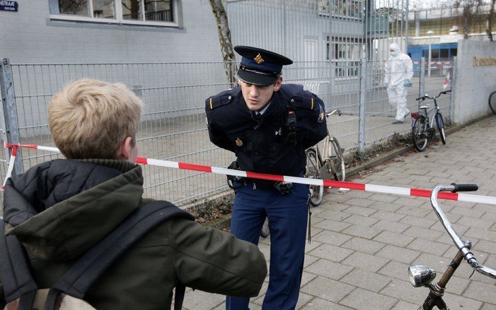 Op het gezamenlijke schoolplein van de Montessorischool, de Willemsparkschool en de Daltonschool in Amsterdam–Zuid is dinsdagmiddag een overblijfkracht doodgestoken. Het fatale steekincident had tussen de middag plaats. Foto ANP