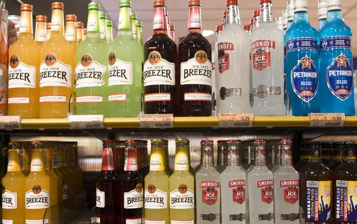 Het aantal kinderen dat met spoed is opgenomen in een ziekenhuis na overmatig alcoholgebruik is vorig jaar met 13 procent gestegen naar 337 kinderen. De gemiddelde leeftijd van de ’comadrinkers’ was 15 jaar, iets jonger dan in 2007 (15,3 jaar). Dat blijkt