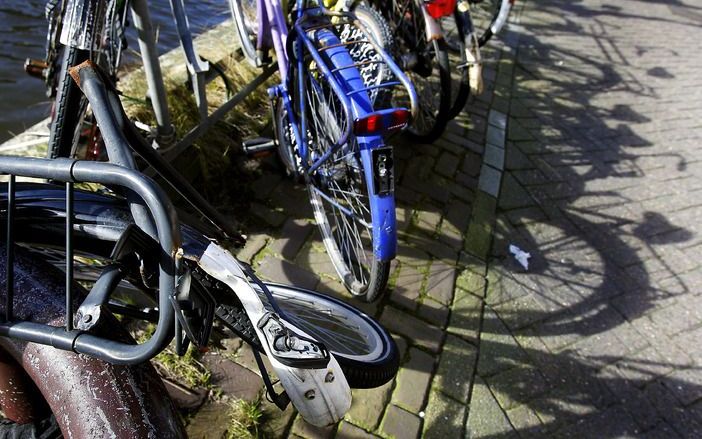 Amsterdamse studenten kunnen een cursus volgen ’hoe steel ik een fiets’. Het is de bedoeling dat ze hierdoor hun fiets beter op slot zetten. Foto ANP