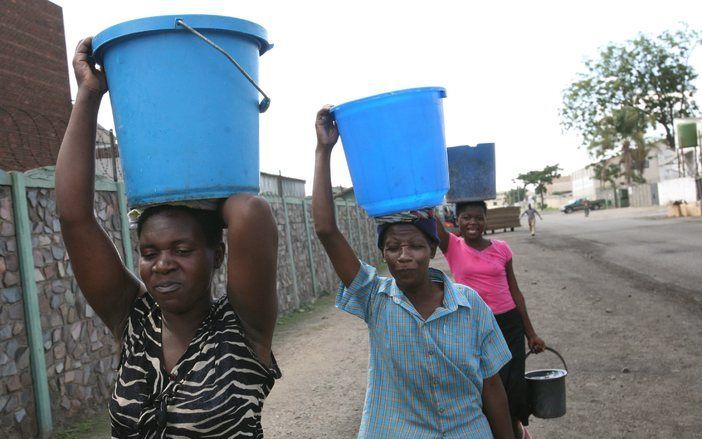 Als niet snel hulp wordt geboden, sterven er de komende weken mogelijk honderden mensen in Zimbabwe door cholera. Foto EPA