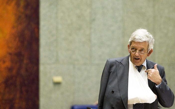 SP–Kamerlid Van Bommel sprak de minister dinsdag aan op uitspraken die hij in december in De Telegraaf had gedaan. Daarin stond dat Van Middelkoop een nieuwe grote missie na 2010, eventueel elders in Afghanistan, geen optie vond. De minister zei, tot woed