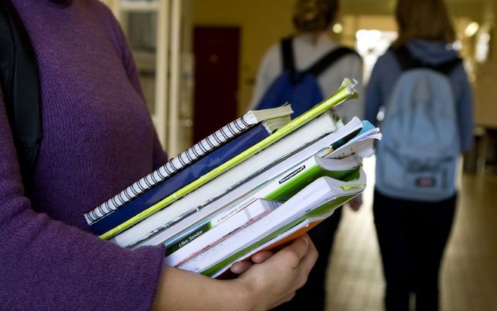 UTRECHT - Uit onderzoek blijkt dat ruim een derde van de directeuren van bassischolen niet weet dat wordt gewerkt met leermiddelen die acht jaar of ouder zijn. Foto ANP