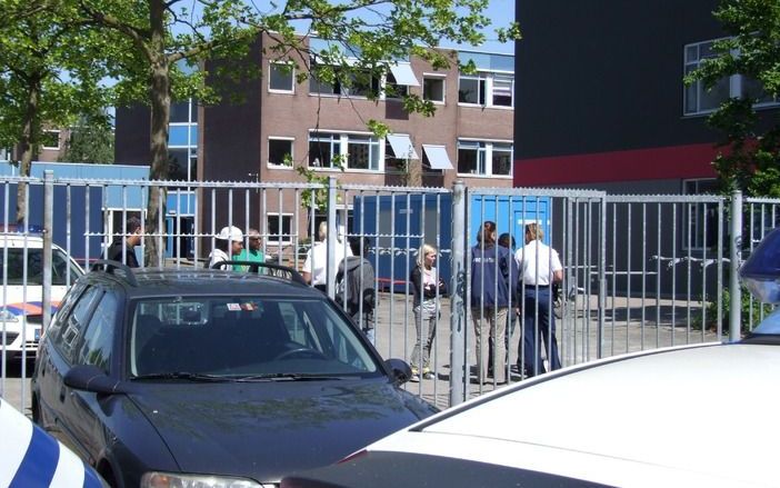 ALMERE - Een 14-jarige jongen uit Almere is dinsdagmiddag gewond geraakt bij een steekincident. Het voorval vond plaats in de buurt van scholengemeenschap Echnaton (Stedenwijk). Vermoedelijk zijn dader en slachtoffer bekenden van elkaar. Foto ANP