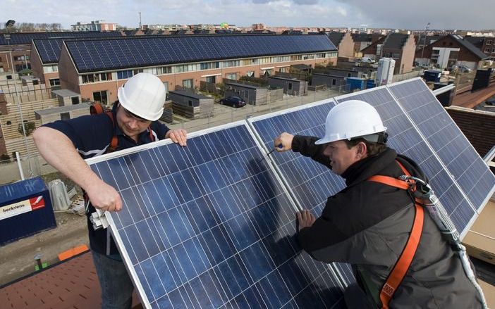 DEN HAAG – De behandeling van subsidieaanvragen op zonnepanelen heeft vertraging opgelopen. Foto ANP