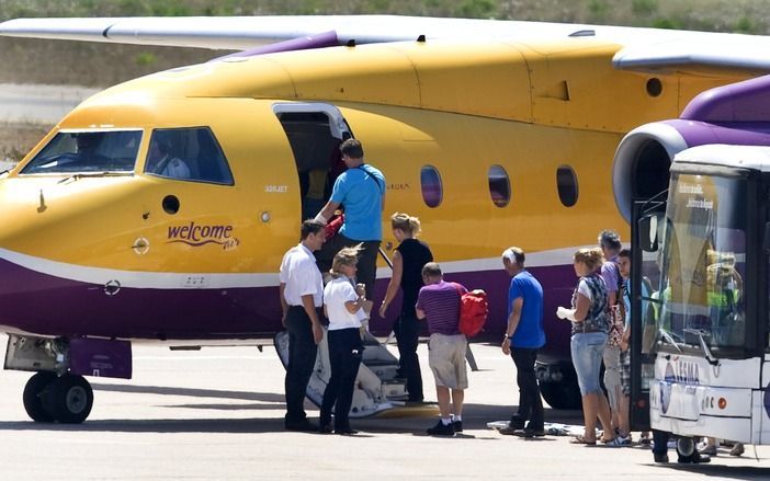 GERONA – De eerste zestien slachtoffers van het busongeluk van donderdag in Spanje stapten zaterdag in het vliegtuig naar Nederland. Ze kwamen enkele uren later aan op Rotterdam Airport. Ook zondag arriveerde een toestel met zes passagiers. Mogelijk vertr