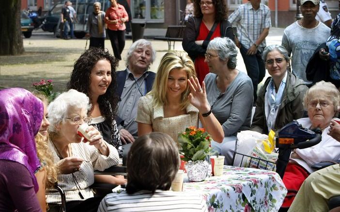 UTRECHT – Nederland viert zaterdag voor de vierde keer Burendag. Op de feestdag, die vier jaar terug door koffiefabrikant Douwe Egberts werd geïnitieerd, hebben mensen extra aandacht voor hun buren en hun buurt. Volgens de organisatie vierden in 2008 meer