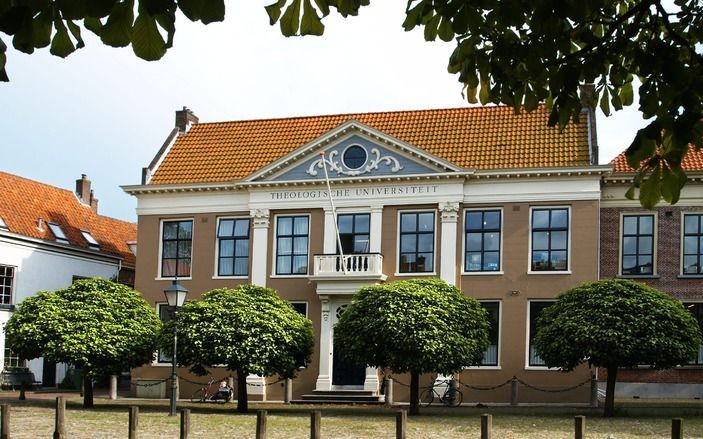 KAMPEN – De Protestantse Theologische Universiteit, vestiging Kampen. Begonnen in 1854, lijkt haar geschiedenis nu ten einde. Foto Dick Vos