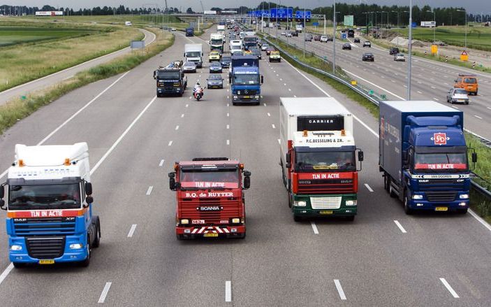 Het Europarlement stemt woensdag over kilometerheffing voor vrachtwagens in de EU. De heffing is lager voor milieuvriendelijke trucks, maar hoger voor vervuilende vrachtwagens. Foto ANP