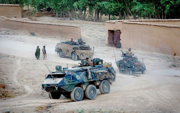 Nederlandse militairen op patrouille in Uruzgan. - Foto ANP