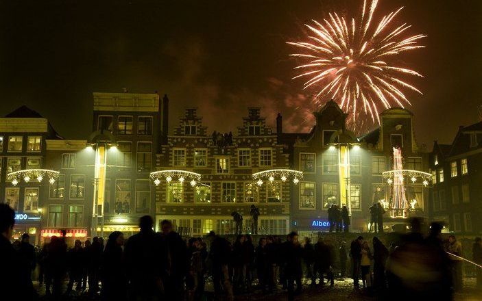 Zes personen die zich tijdens de jaarwisseling zouden hebben misdragen in Amsterdam, moeten zich vrijdag voor de rechter verantwoorden. Foto ANP