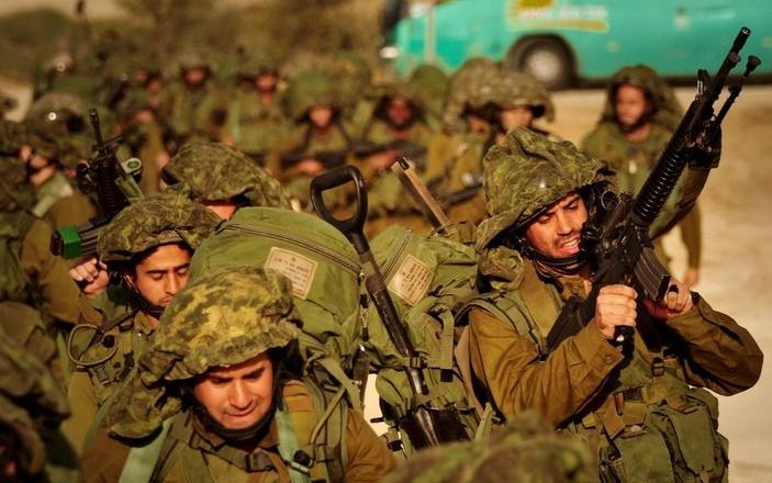 Israëlische militairen trekken de Gazastrook binnen. Foto EPA