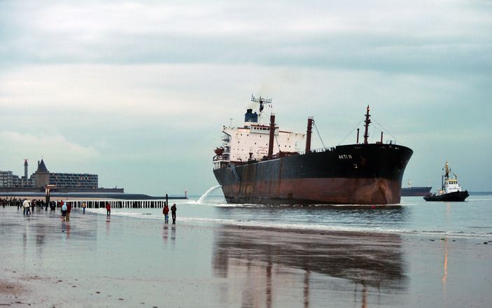 VLISSINGEN – De stranding van de Liberiaanse gasolie­tanker Akti N voor de Vlissingse boulevard woensdagavond is mogelijk veroorzaakt door een inschattingsfout.