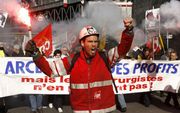 Acht grote Franse vakbonden deden mee met de staking, net als de oppositiepartijen. Honderdduizenden mensen gingen de straat op om te protesteren tegen de manier waarop de Franse regering de economische crisis aanpakt. Foto EPA