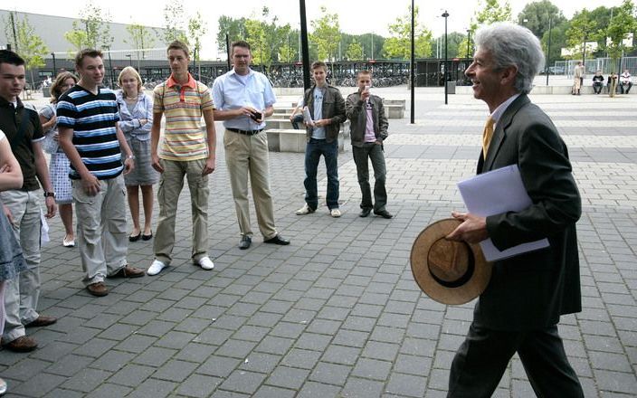 ROTTERDAM – Kerken moeten zich bewust zijn dat de openheid rond homoseksualiteit groter wordt, stelt directeur Johan Quist van RefoAnders in de aanloop naar een studiedag zaterdag over het pastoraat aan mensen met homoseksuele gevoelens. De studiedag is o