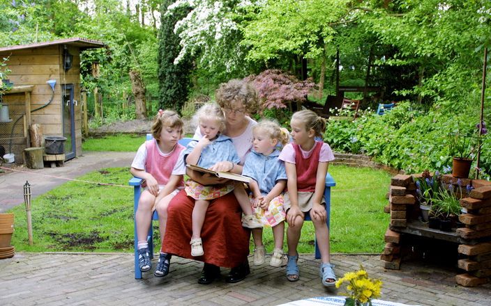 „Ligt de eerste verantwoordelijkheid van ouders, maar in het bijzonder van de moeder, niet in het gezin? Het huwelijksformulier spreekt bij het goddelijk beroep over de man, niet over de vrouw.” Foto RD, Sjaak Verboom