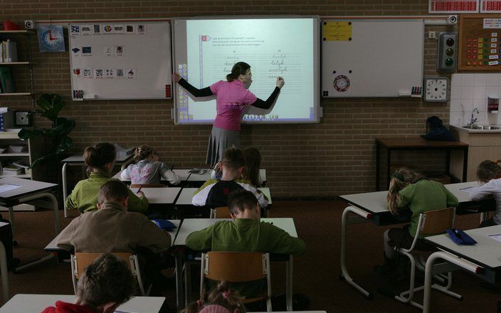 „De leraar maakt niet alleen zijn of haar taak als christelijke leraar waar door de kennisinhoud, maar vooral door zijn of haar persoon. De leraar is met zijn persoon bemiddelaar van waarden.” Foto VidiPhoto