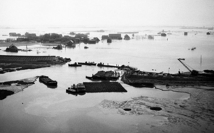 SIRJANSLAND - De watersnood van 1953 bij Sirjansland, in het Schouwen-Duiveland. Foto ANP