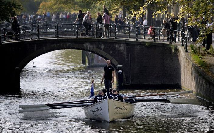 De Amsterdamse grachten moeten weer gebruikt worden waar ze ooit voor zijn aangelegd: het vervoer van goederen over water. Foto ANP